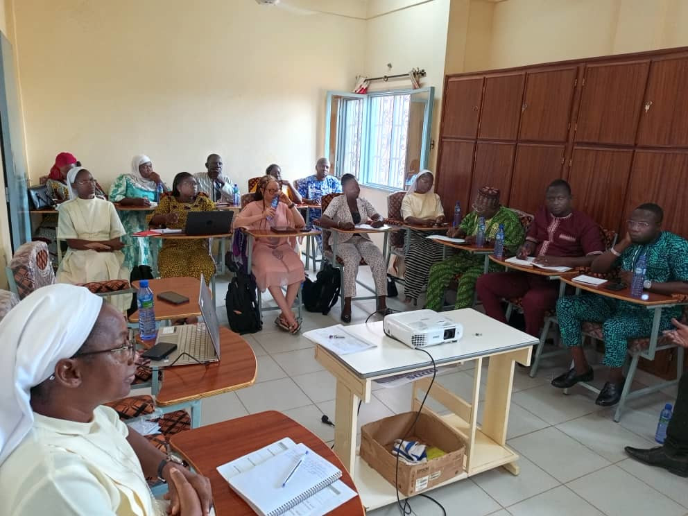  Rencontre entre la délégation de la FETAPH
                                                                                       en visite au Burkina, l'ODDS et intervenants dans le
                                                                                       domaine de la protection 