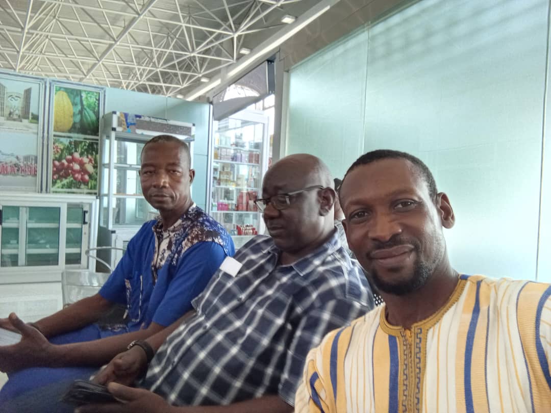 Chargé du projet sauvegarde en compagnie de
                                                                                         la délégation de l'ODDS en visite au Togo