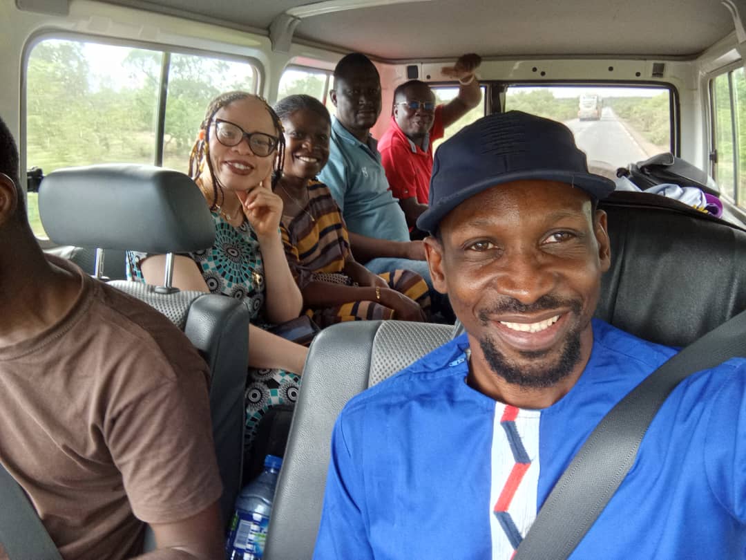 Chargé du projet sauvegarde de l'ODDS en compagnie de
                                                                                             la délégation de la FETAPH en visite au Burkina